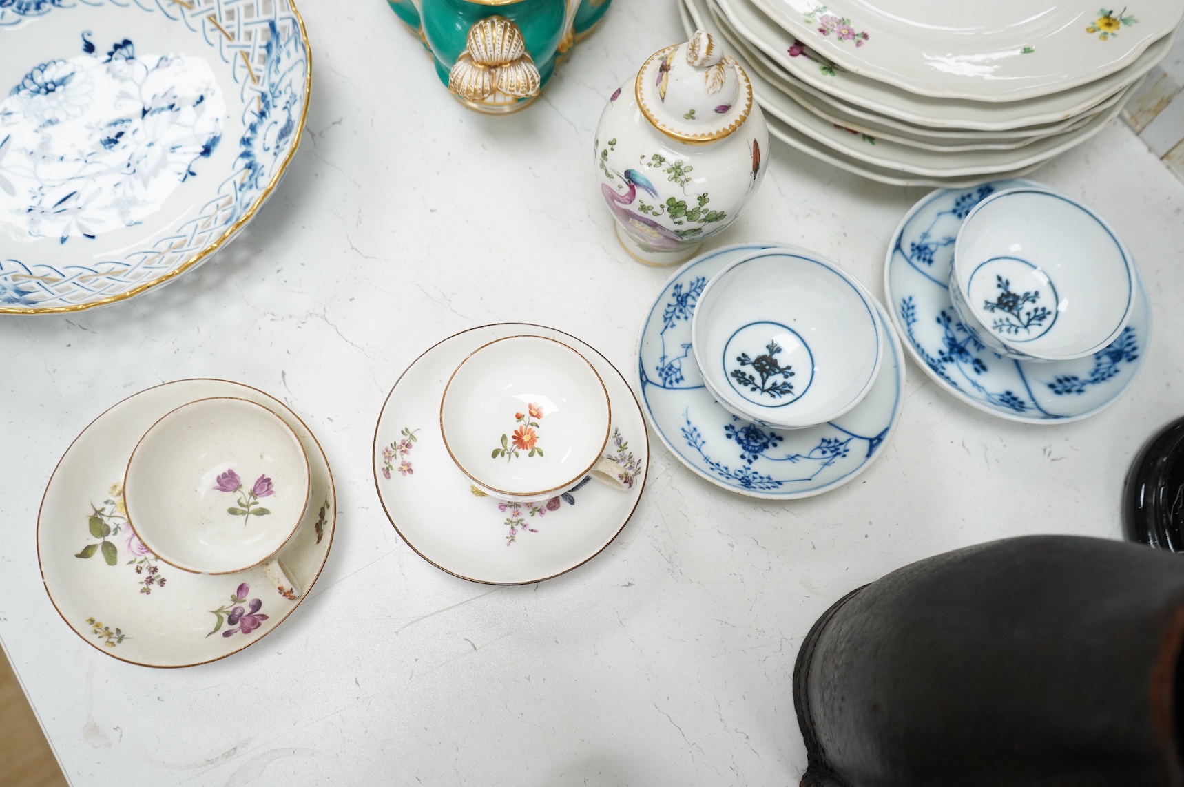 A group of 18th/19th century Continental porcelain, including six 18th century Vienna porcelain plates, a Meissen onion pattern dish, a pair of mid-18th century Meissen teacups and saucers, two tea bowls and saucers and